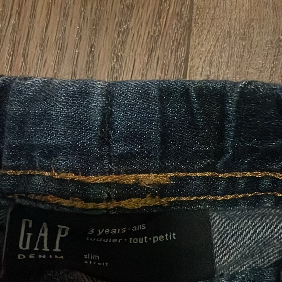 Two gap jeans - Picture 2 of 3